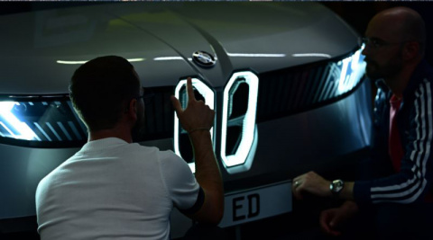 Hella crea una nueva categoría de faros para el nuevo BMW iX3