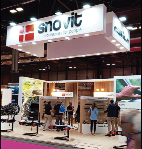 Snovit muestra músculo en accesorios de carga y de transporte