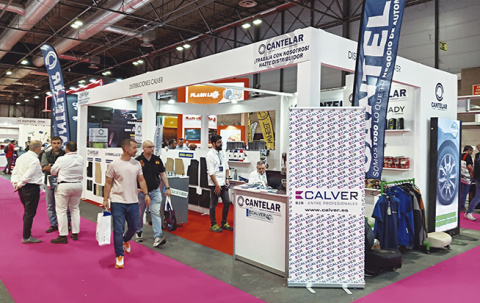 Completa gama de accesorios personalizados en el stand de Calver y Cantelar