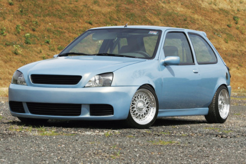 El estilo belga es el m&aacute;s sobrio de todos. Consiste en limpiar la carrocer&iacute;a del coche, eliminando emblemas, molduras y bordes para que la carrocer&iacute;a tenga una apariencia uniforme y completamente lisa.