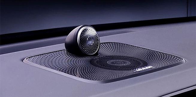 El altavoz central en el car audio